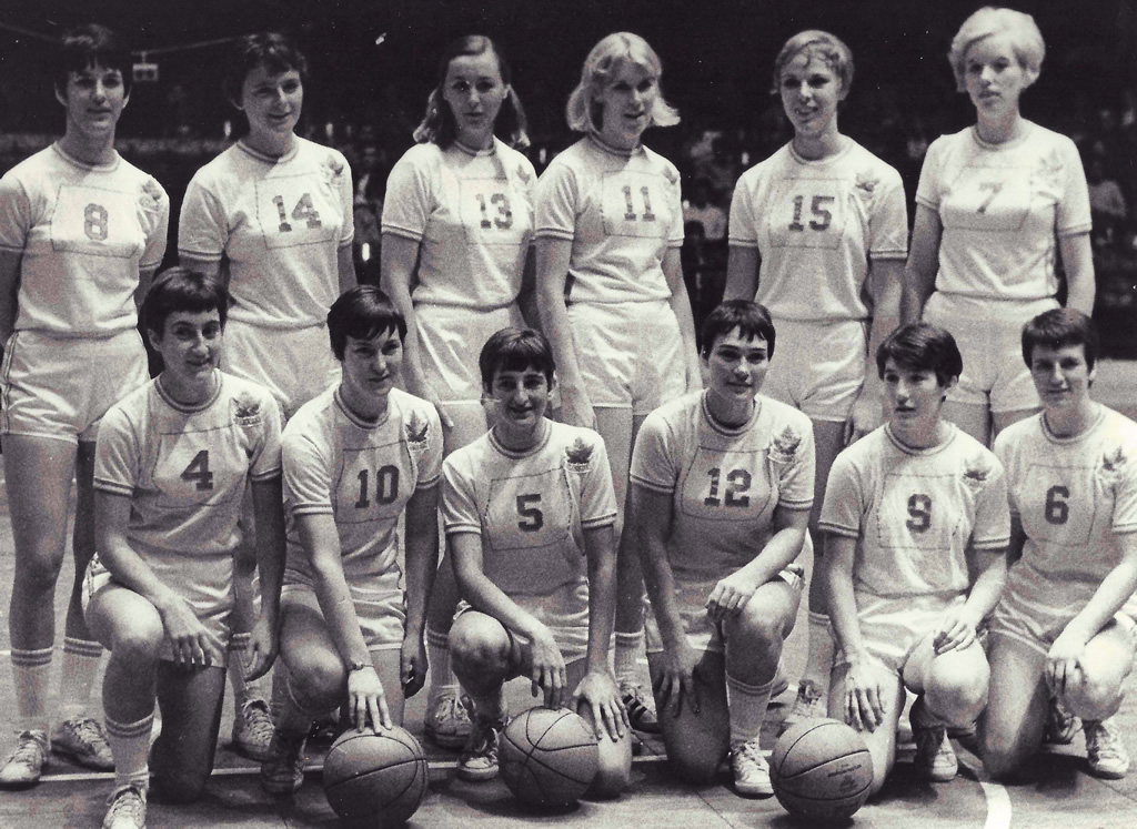 womens-alumni-about1
